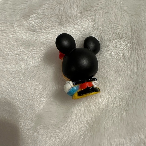 Disney Doorables Let's Go! - Tropical Getaway MINNIE MOUSE - Picture 2 of 4